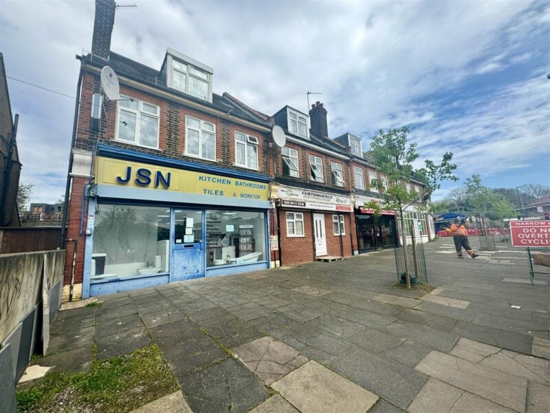 a Blenheim Road, Harrow